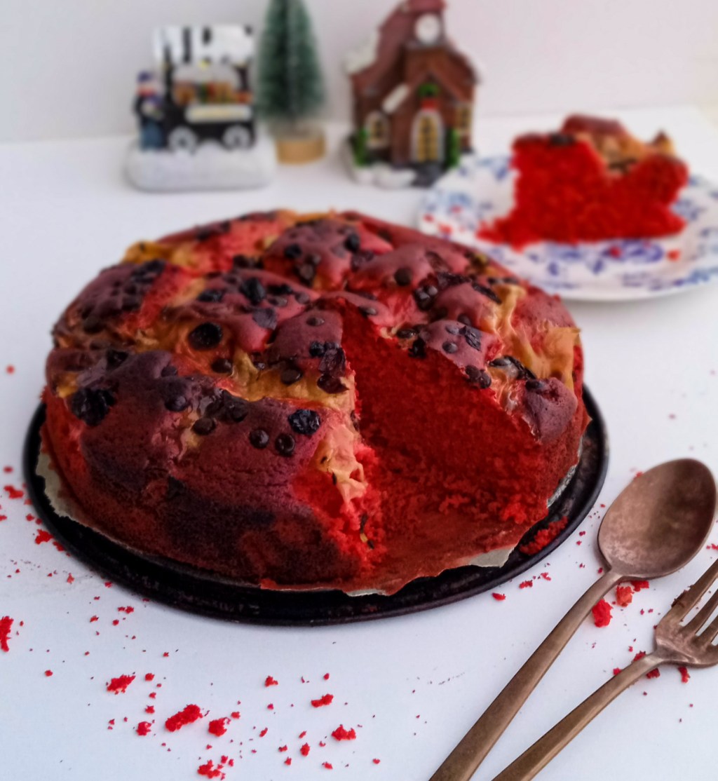 Χριστουγεννιάτικο κέικ με κρέμα, σοκολάτα και&nbsp;κρανμπερις