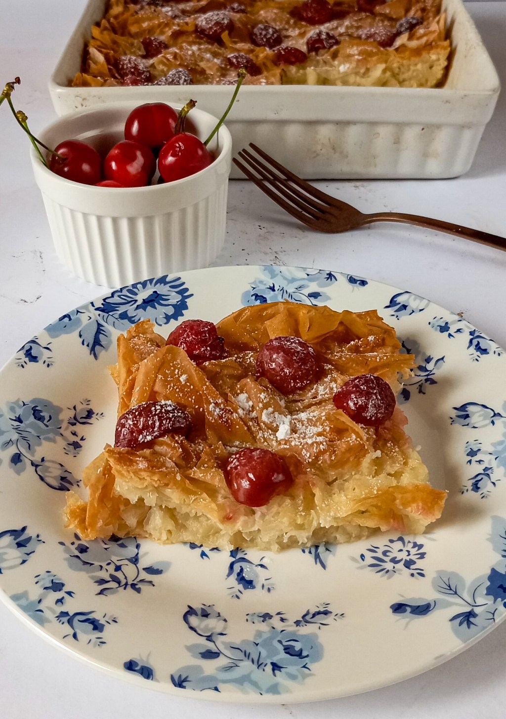 Εύκολη μπουγάτσα με&nbsp;κεράσια