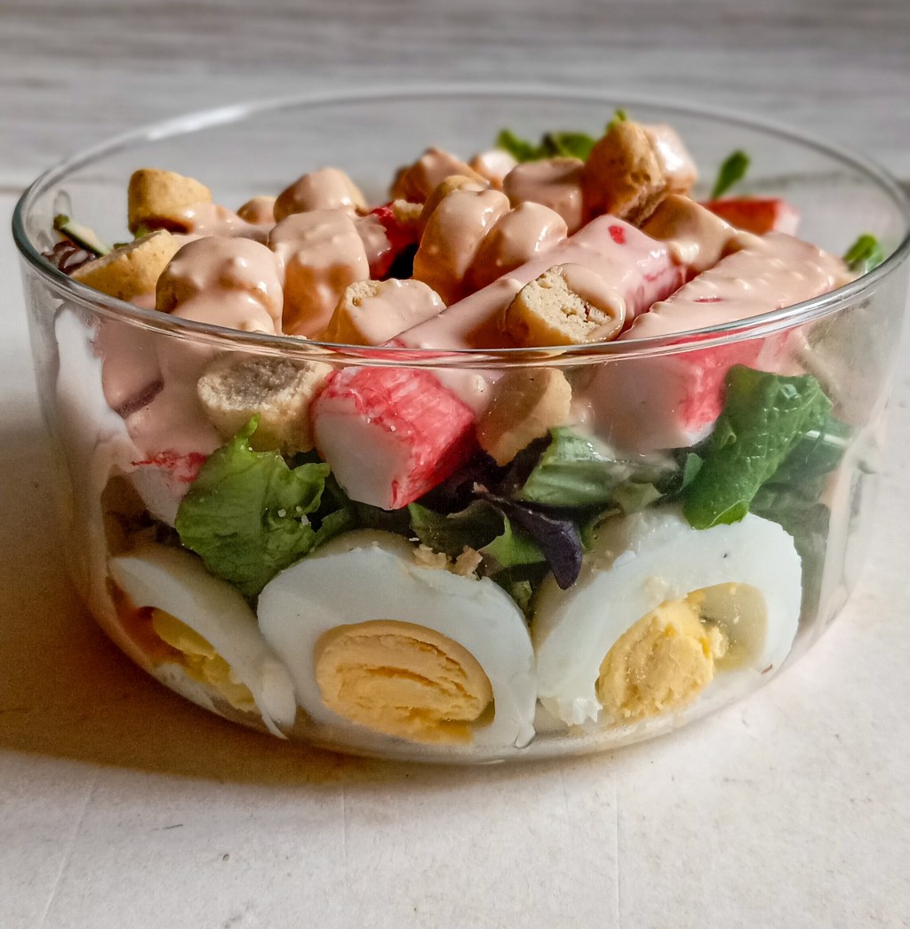 Σαλάτα με σουρίμι (απομίμηση ψύχας&nbsp;καβουριού)