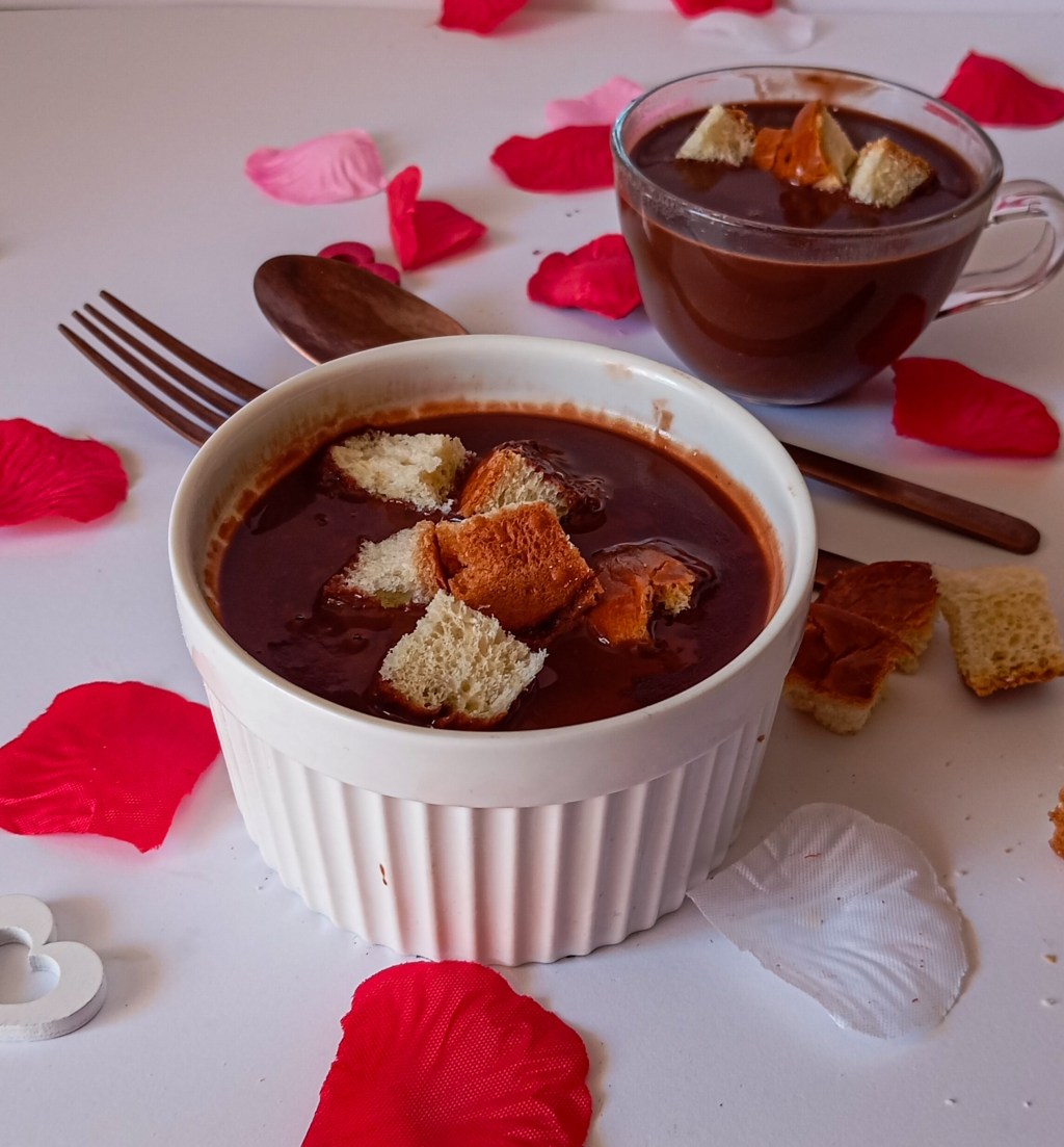 Σούπα σοκολάτας με κρουτόν&nbsp;τσουρέκι