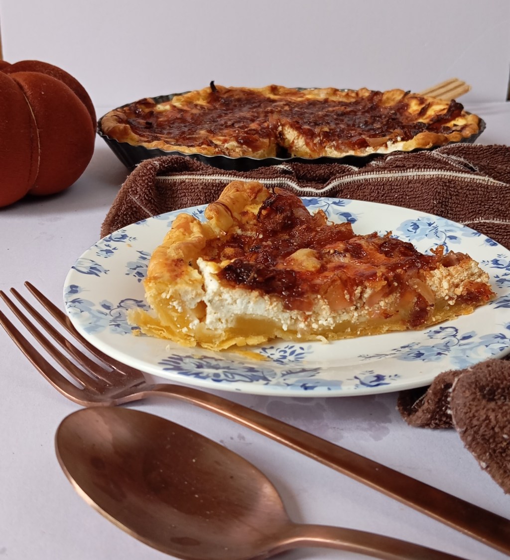 Τάρτα με καραμελωμένα&nbsp;κρεμμύδια